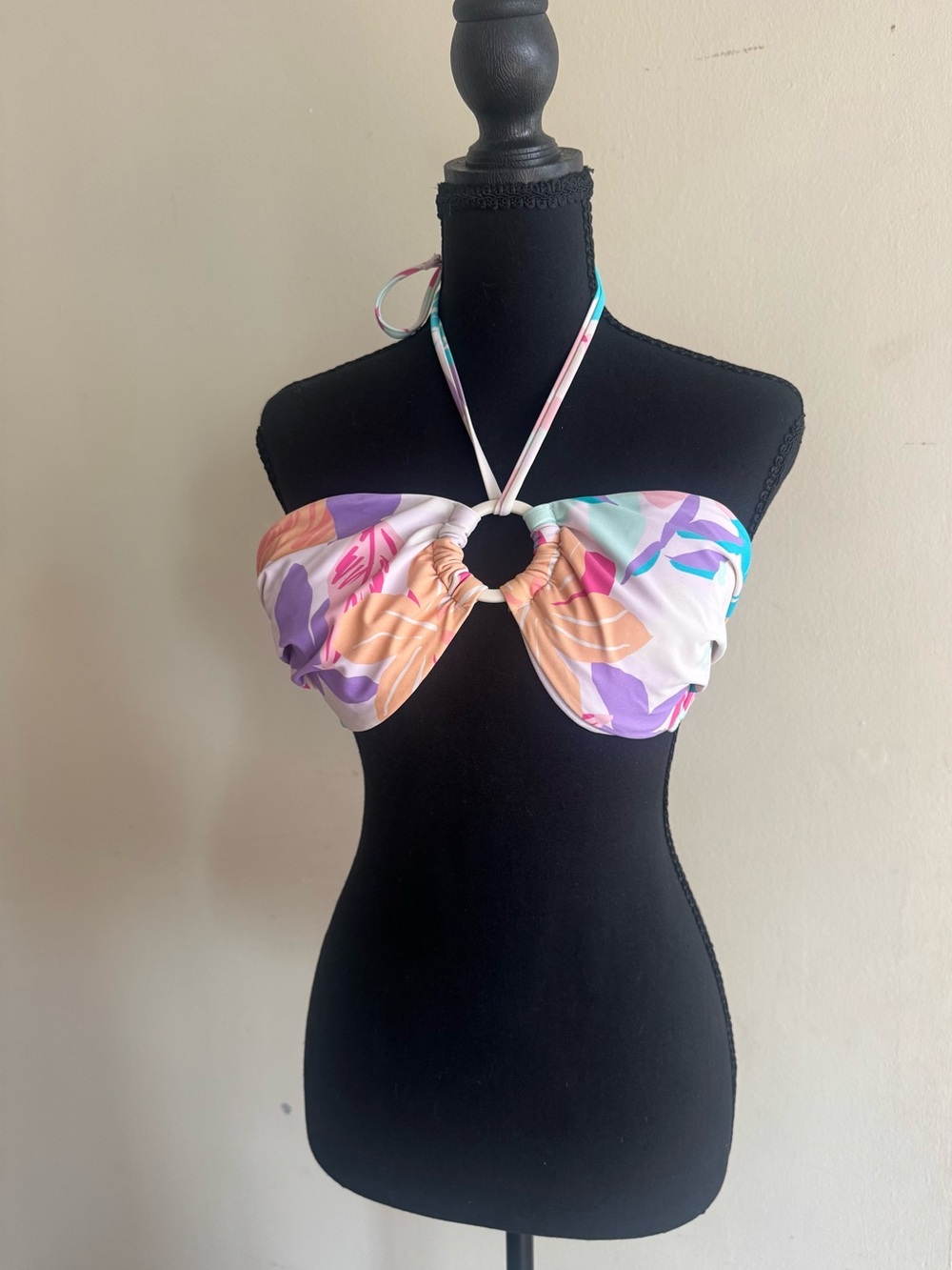 Cupshe White Multicolor Floral Bandeau Bikini Top with Center Ring